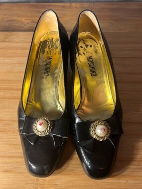 Vintage 80’s Moschino Black Pump Heels With Golden Interior Women’s Size 8.5